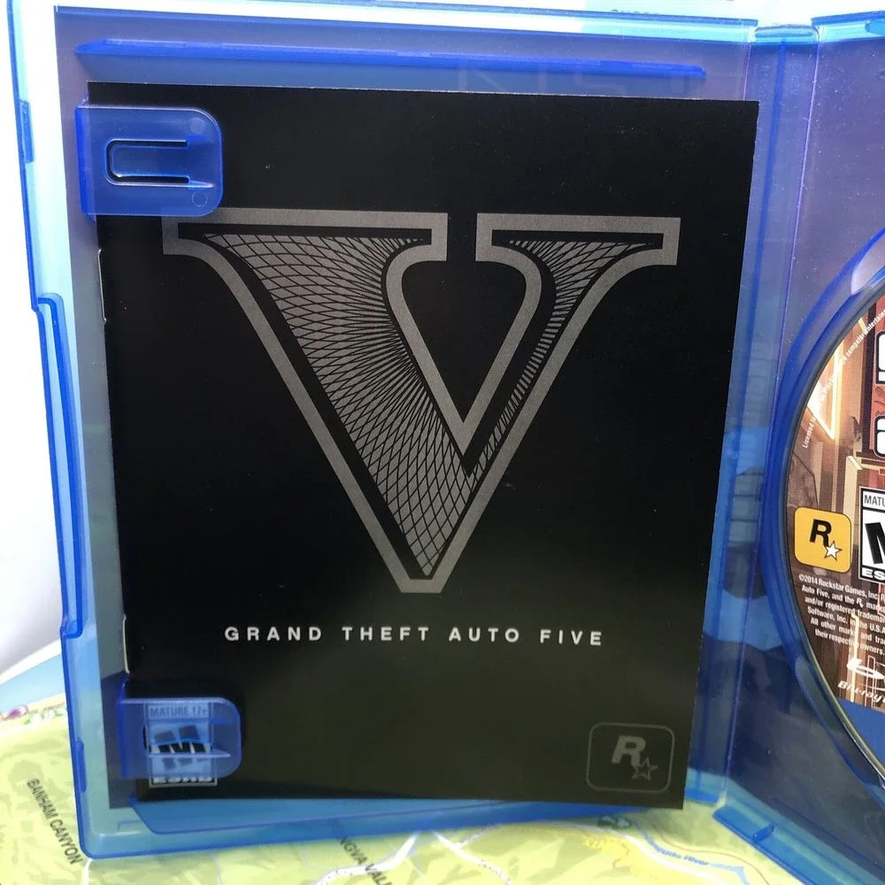 Grand Theft Auto V (Sony PlayStation 4, 2014) Physical Complete‎ w/Map, Mint